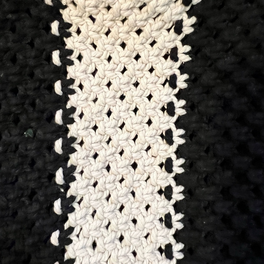 Crater Black and White Macrame Purse - Picture 5 of 5